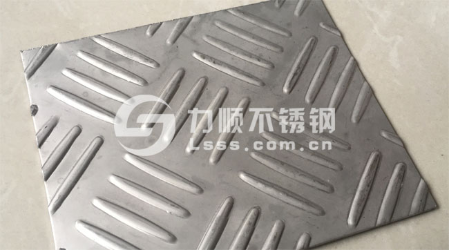 四(sì)條筋花紋鋼板