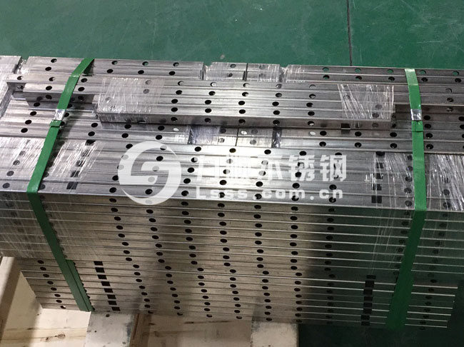 304方管切（qiē）圓孔方孔_無錫激光