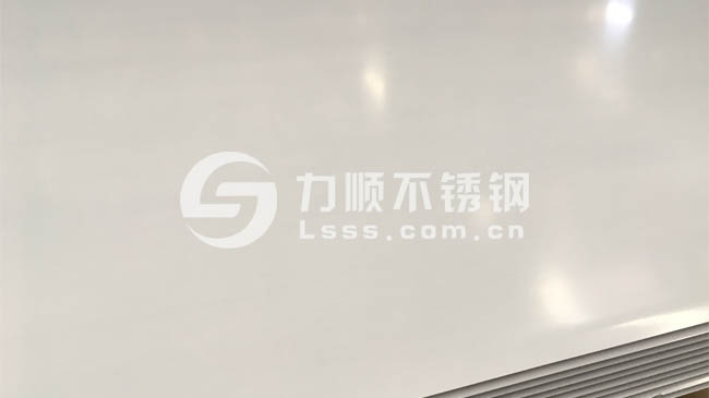 2B表麵（miàn）304不鏽鋼板，貼膜保護