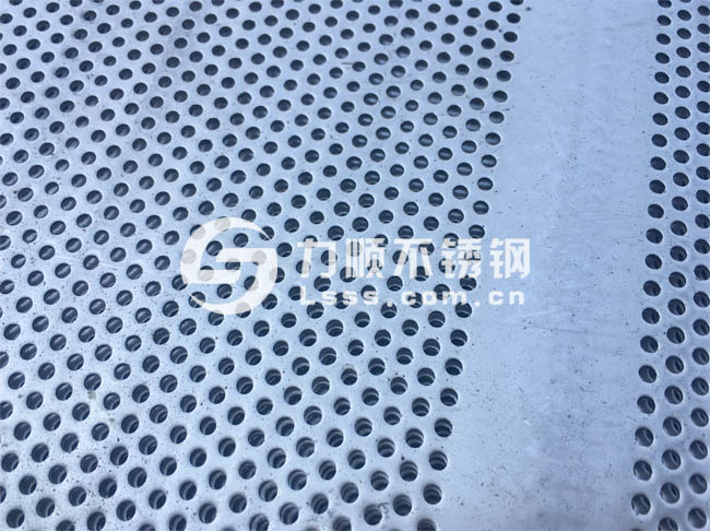 無錫不（bú）鏽鋼衝孔板_2mm厚