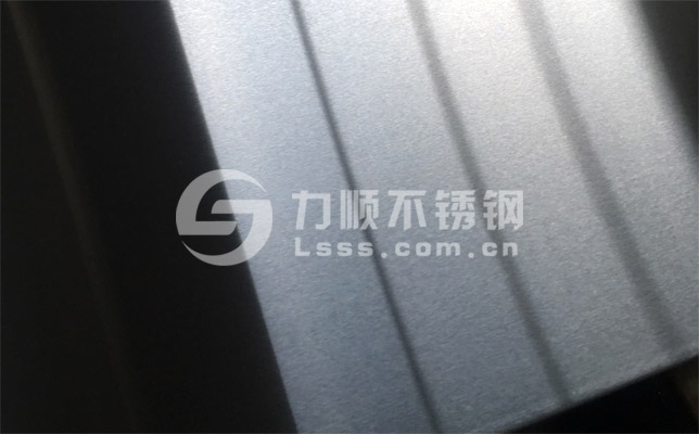 不鏽（xiù）鋼表麵拉絲（sī）400目