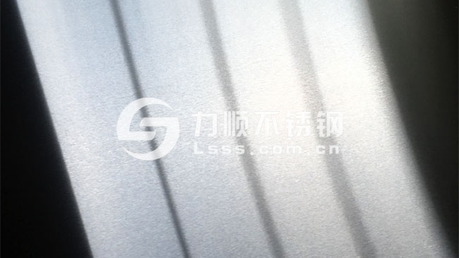 3mm不鏽鋼拉絲板表麵（miàn）效果