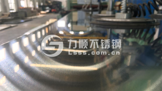 熱軋不(bú)鏽鋼板油磨拉絲效果圖