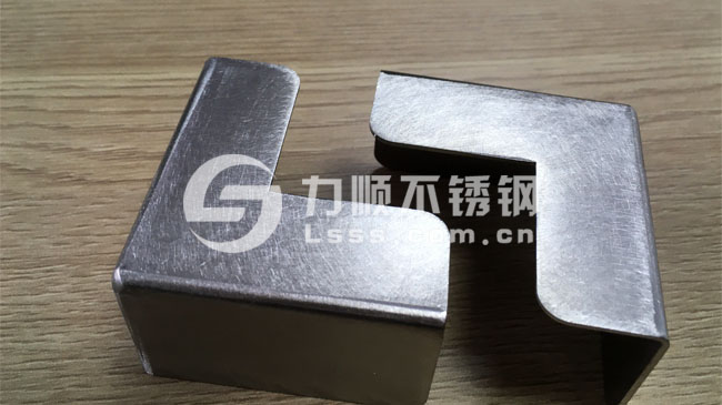 拉（lā）絲板焊接無縫化效果