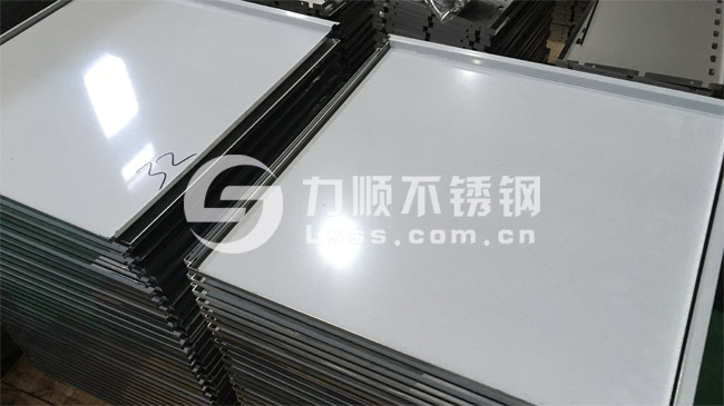 不鏽鋼（gāng）拉絲板用於折彎（wān）件加工