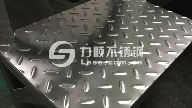 不鏽鋼花紋板（bǎn）樓梯